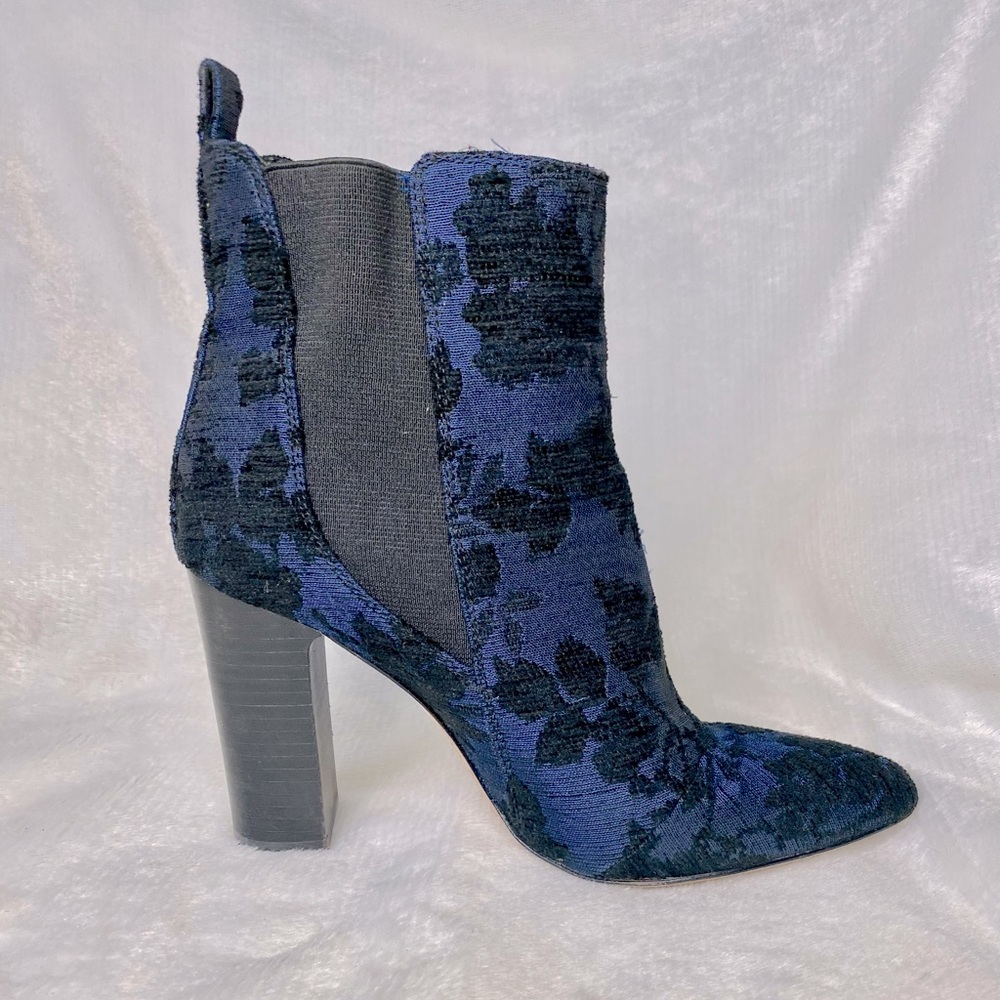 Vince Camuto Britsy Chelsea Floral Brocade Navy Blue & Black Ankle Boots Size 8